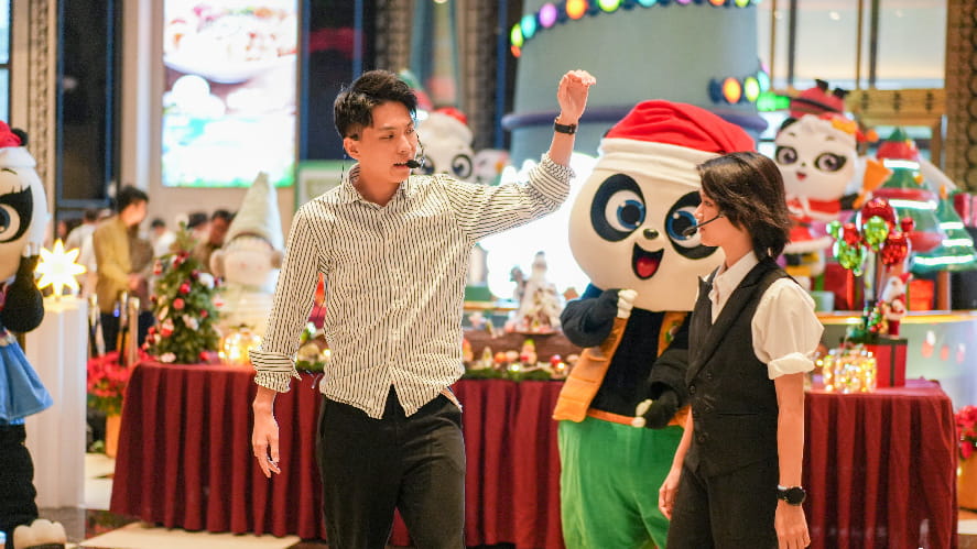 Children's Voices Light Up Christmas Eve - Ceremony